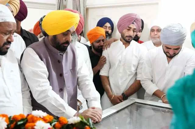 प्रसिद्ध पंजाबी गायक राजवीर जवंदा के निधन पर सीएम मान ने व्यक्त किया दुख