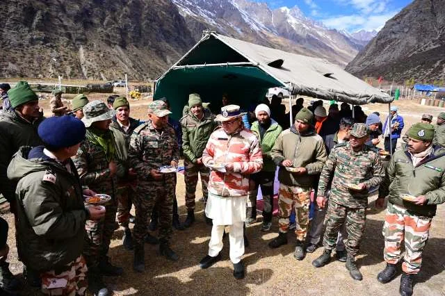 मिलम में ITBP जवानों से मिले सीएम धामी, किया उनके समर्पण का सम्मान