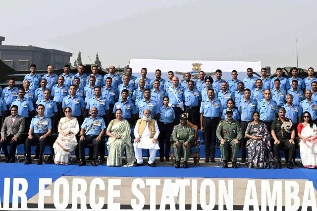 राष्ट्रपति ने राफेल विमान में भऱी ऐतिहासिक उड़ान