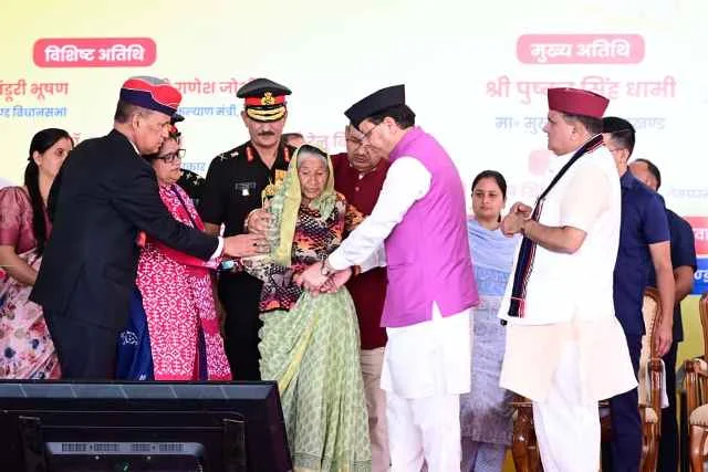 सीएम धामी ने लैंसडाउन से किया शहीदों के बलिदान को नमन