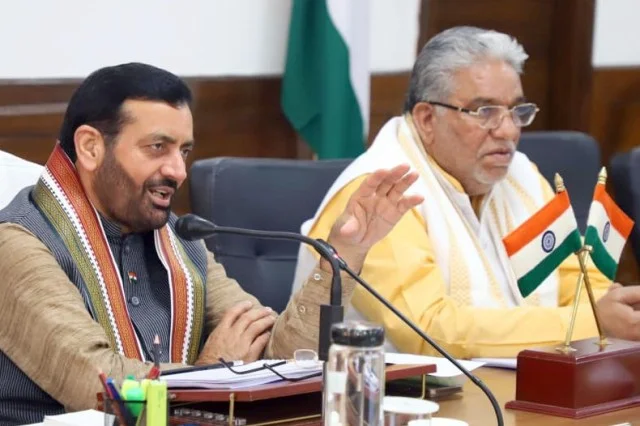 हर 15 दिन में विकास कार्यों की प्रगति की समीक्षा के निर्देश