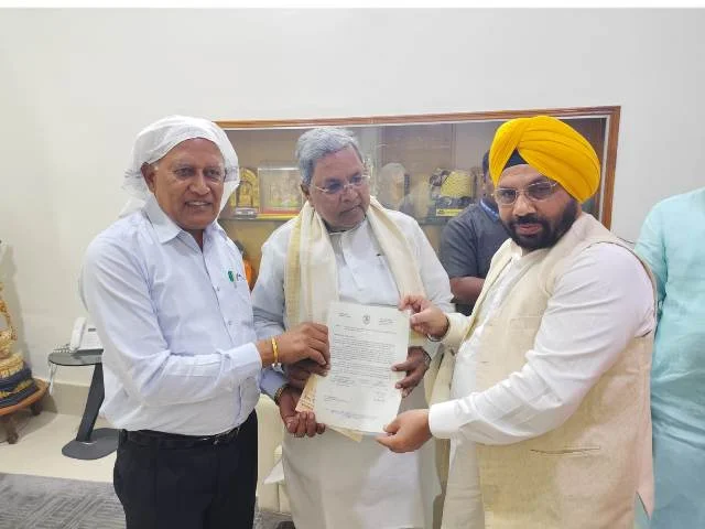 हरभजन सिंह ई.टी.ओ. और बरिंदर गोयल ने बेंगलुरु में की सिद्धारमैया से मुलाकात