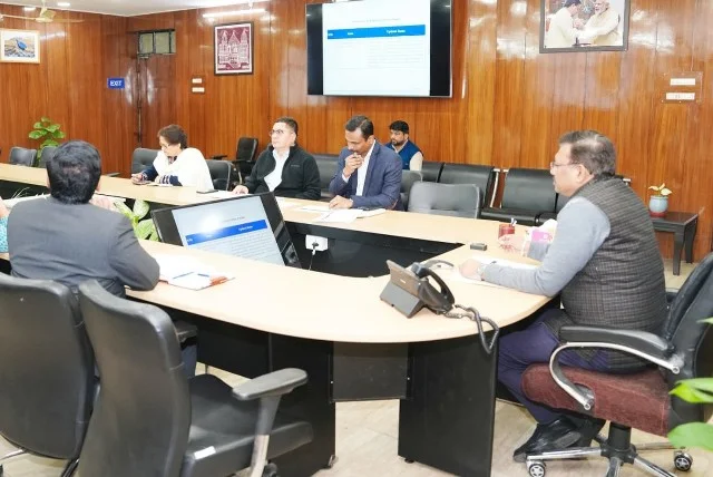 एक माह में कम्प्यूटर लैब स्थापित करें मुख्य सचिव