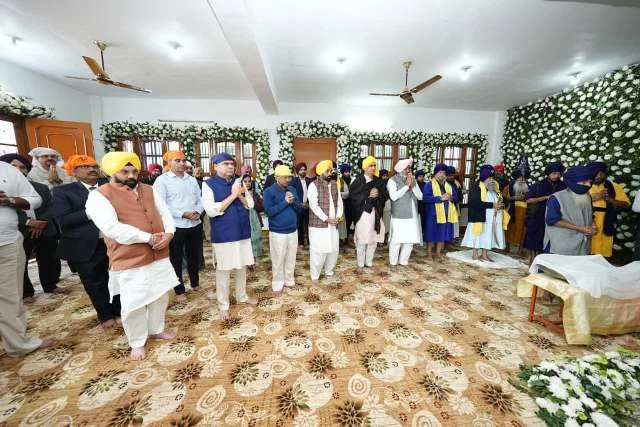 गुरु तेग बहादुर जी की 350वीं शहादत वर्षगांठ पर मान–केजरीवाल ने लिया आशीर्वाद