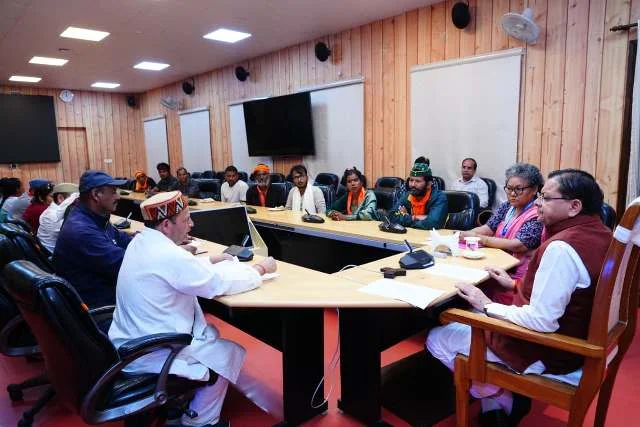 चौखुटिया क्षेत्र में स्वास्थ्य सेवाओं के सुधार को लेकर मुख्यमंत्री से प्रतिनिधिमंडल मिला