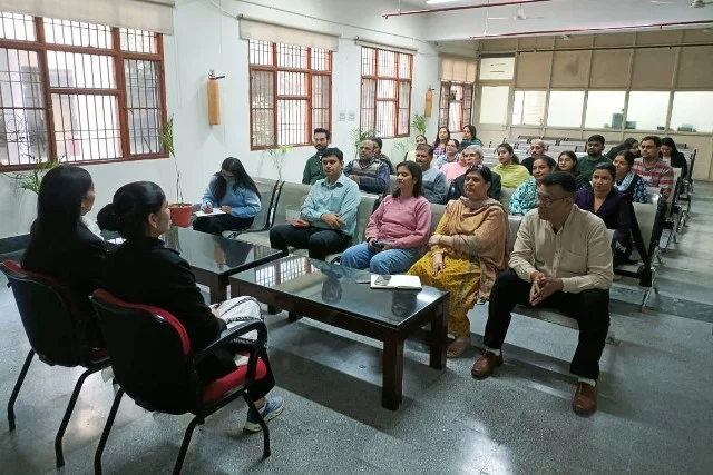 ज्यूडिशियल मजिस्ट्रेट अजय कुमार घनघस ने दी वर्कशॉप की जानकारी