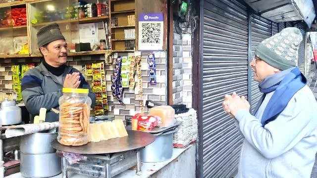 नैनीताल में सीएम धामी का जनसंपर्क, स्कूल बच्चों संग की आत्मीय बातचीत