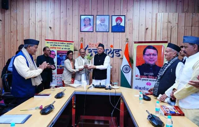 रावत की नई पुस्तक का लोकार्पण, राज्य की 25 वर्षीय राजनीतिक यात्रा दर्ज