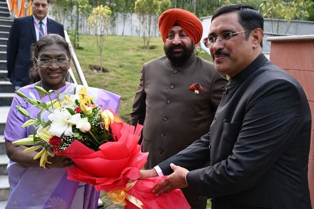 राष्ट्रपति मुर्मू ने राष्ट्रपति निकेतन में आधुनिक अवसंरचना को दी नई पहचान