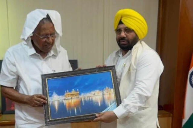 हरभजन सिंह ई.टी.ओ. ने केरल दौरे के दौरान सीएम विजयन से की मुलाकात, दिया निमंत्रण