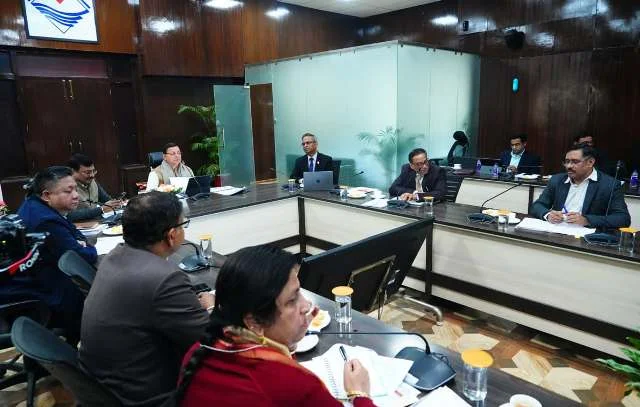 राजस्व लक्ष्यों की नियमित निगरानी करें जिलाधिकारी मुख्यमंत्री धामी