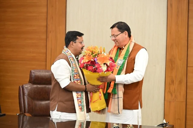 नई दिल्ली में सीएम धामी ने नितिन नबीन को दी बधाई