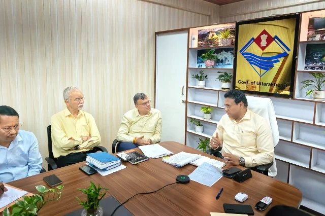 आवास सचिव की अध्यक्षता में बैठक, निर्माण कार्यों में पारदर्शिता पर जोर