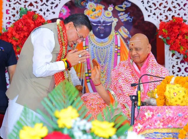 धामी ने कथा में श्रद्धालुओं को किया संबोधित, धार्मिक पर्यटन पर दिए जोर