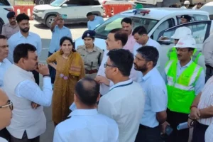 निर्माणाधीन परियोजनाओं का निरीक्षण, समयसीमा में कार्य पूरा करने के निर्देश