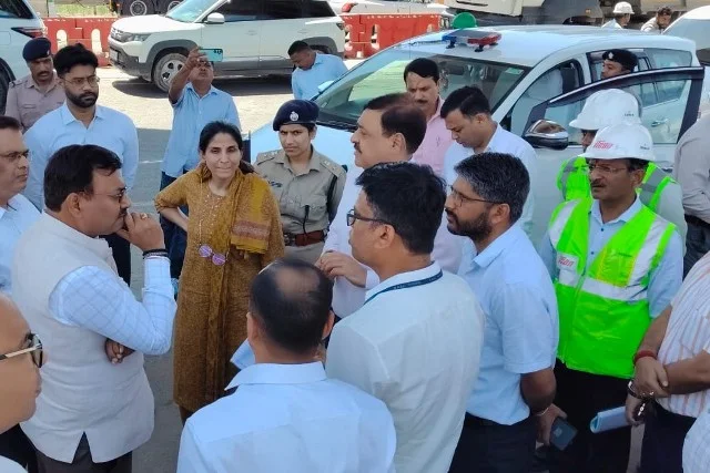 निर्माणाधीन परियोजनाओं का निरीक्षण, समयसीमा में कार्य पूरा करने के निर्देश