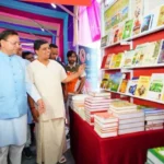 सीएम धामी ने बुक फेस्टिवल में प्रकाशकों के स्टॉल का अवलोकन किया