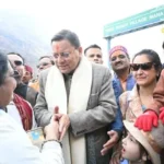 सीमांत गांव माणा के दौरे पर सीएम धामी ने यात्रा व्यवस्थाओं का लिया जायजा