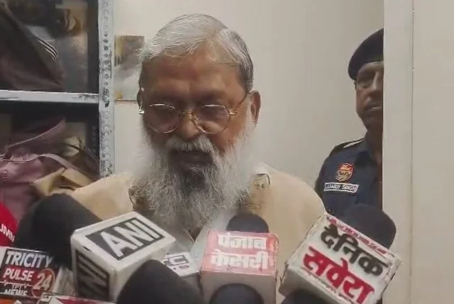 उपभोक्ताओं की शिकायतों के निस्तारण व्यवस्था की ऊर्जा मंत्री ने ली समीक्षा