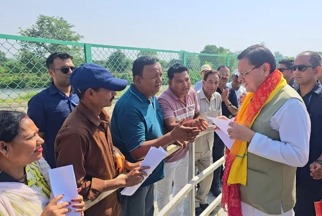 खटीमा दौरे के दौरान मुख्यमंत्री ने अधिकारियों को दिए जनहित से जुड़े निर्देश