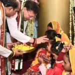 डोल आश्रम में सीएम धामी ने 1100 कन्याओं का पूजन किया