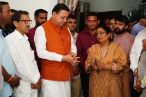 देहरादून पहुंचते ही स्वर्गीय खंडूरी के आवास पहुंचे मुख्यमंत्री पुष्कर सिंह धामी