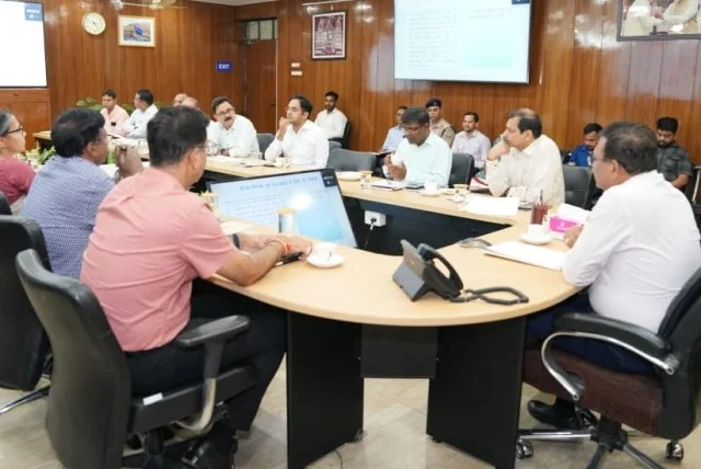 मुख्य सचिव आनंद वर्द्धन ने सड़क सुरक्षा कोष समिति की बैठक में दिए निर्देश