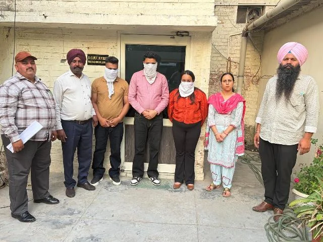 लुधियाना में दो एसडीओ और एक क्लर्क 10 हजार रुपये रिश्वत लेते गिरफ्तार