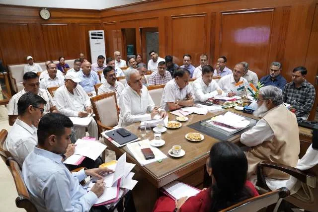 ‘मुआवजा नहीं, कर्मचारियों की जिंदगी बचानी है’ ऊर्जा मंत्री का भावुक संदेश