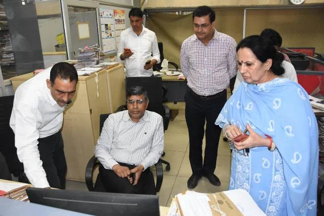 उच्चतर और मौलिक शिक्षा विभाग में कार्यप्रणाली की मंत्री ने ली विस्तृत समीक्षा