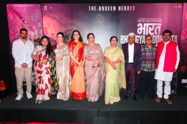 कंगना ने दिल्ली में आयोजित विशेष स्क्रीनिंग में असली नायकों को किया सम्मानित