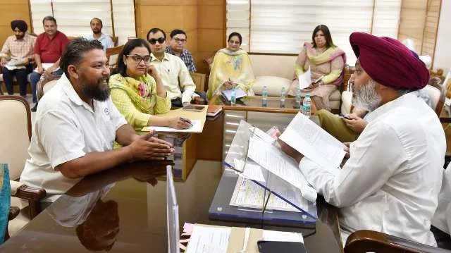 कर्मचारियों की शिकायतों के समाधान के लिए कैबिनेट उप-समिति की महत्वपूर्ण बैठक