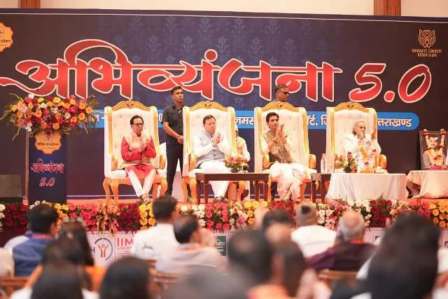 कवि समाज के चिंतक और मार्गदर्शक होते हैं धामी