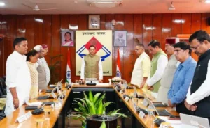 कैबिनेट ने दिवंगत विभूतियों के सम्मान में रखा दो मिनट का मौन