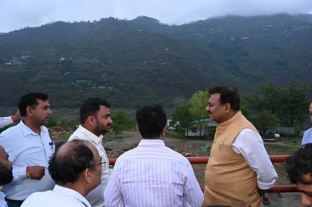 डोबरा पुल क्षेत्र में चल रहे विकास कार्यों का मुख्य सचिव ने लिया जायजा