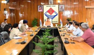 तीर्थयात्रियों और पर्यटकों के स्वागत के लिए सरकार पूरी तरह प्रतिबद्ध धामी