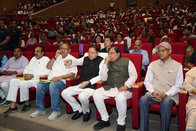 धामी ने किसान सम्मान निधि कार्यक्रम का वर्चुअल प्रसारण देखा