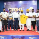नशा छोड़ चुके युवाओं को ‘सूरमा’ रिंग और टी-शर्ट देकर किया गया सम्मानित