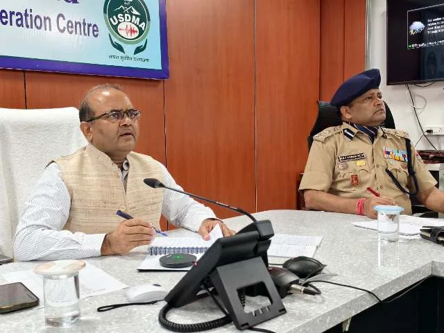 बारिश पर सरकार अलर्ट, CM ने सड़कों, नदियों और बचाव कार्यों की समीक्षा की