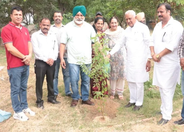 मंत्री गोयल ने पर्यावरण संरक्षण अभियान ‘मिशन हरियाली 2026’ का किया शुभारंभ