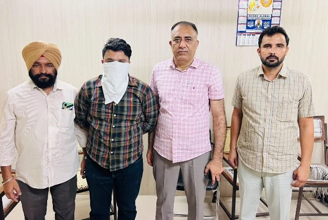 रिश्वतखोरी पर विजिलेंस का शिकंजा, तपा में तैनात अधिकारी गिरफ्तार