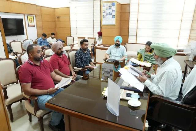 वित्त मंत्री की अध्यक्षता में कैबिनेट उप-समिति ने कर्मचारी संगठनों से की वार्ता
