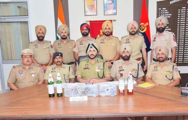 4 नाबालिगों समेत 9 आरोपी गिरफ्तार, अवैध हथियार और पेट्रोल बम बरामद