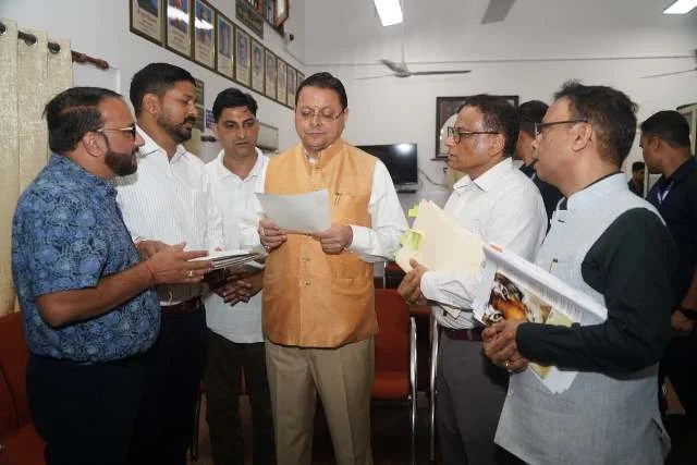 कर्मचारी संगठनों से संवाद, मांगों के समाधान पर सीएम ने दिए निर्देश