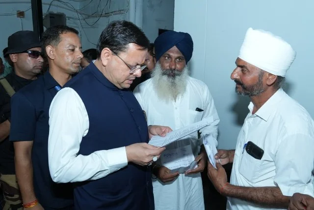कैंप कार्यालय में मुख्यमंत्री ने जनता और जनप्रतिनिधियों से किया सीधा संवाद