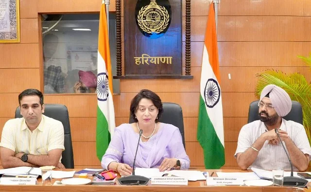 गर्भवती महिलाओं की निगरानी और समय पर रेफरल पर फोकस