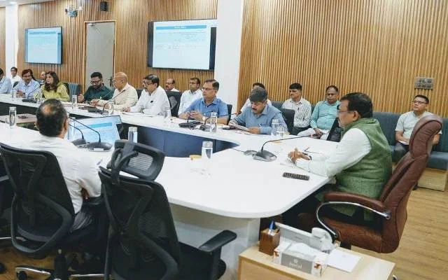 बाह्य सहायता प्राप्त परियोजनाओं की प्रगति पर समीक्षा बैठक आयोजित
