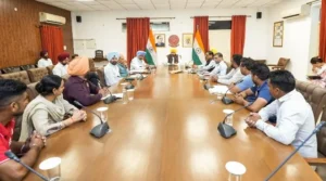 मान ने आदर्श स्कूल शिक्षकों के वेतन में भारी बढ़ोतरी की घोषणा की