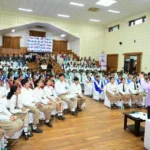 मुख्यमंत्री आवास में युवा विद्यार्थियों से संवाद