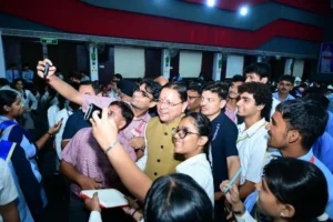 सीएम धामी ने विद्यार्थियों से संवाद कर जाने विकसित उत्तराखंड के सपने